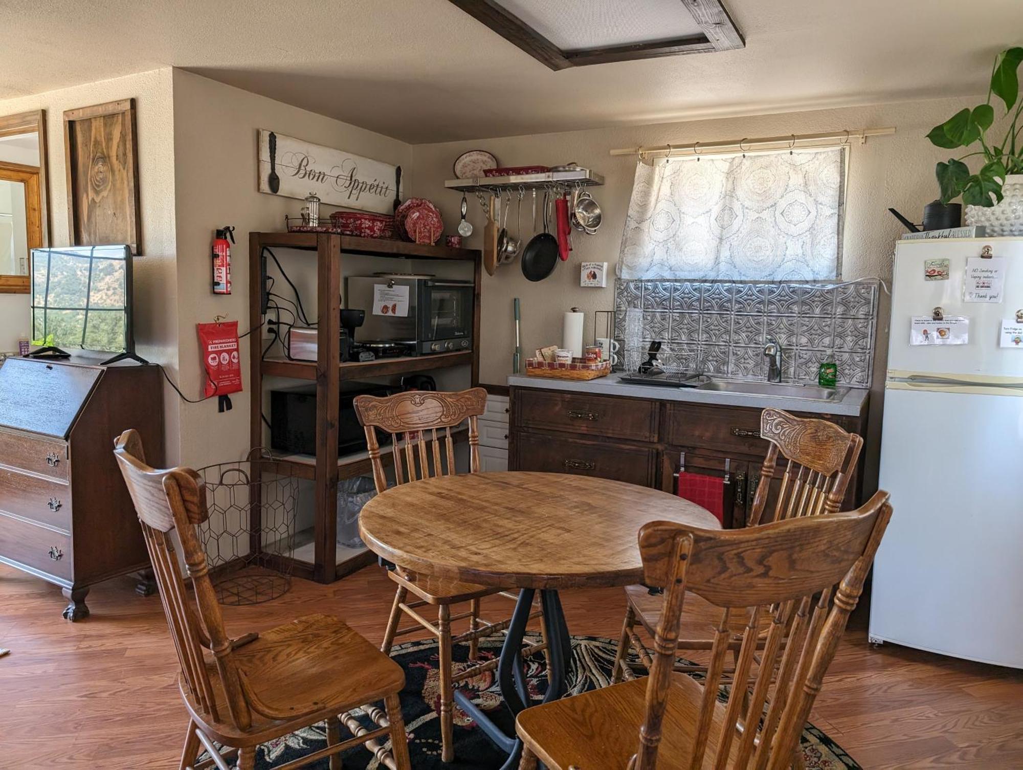 Rustic Rooms Barn Loft Yokuts Valley  Room photo