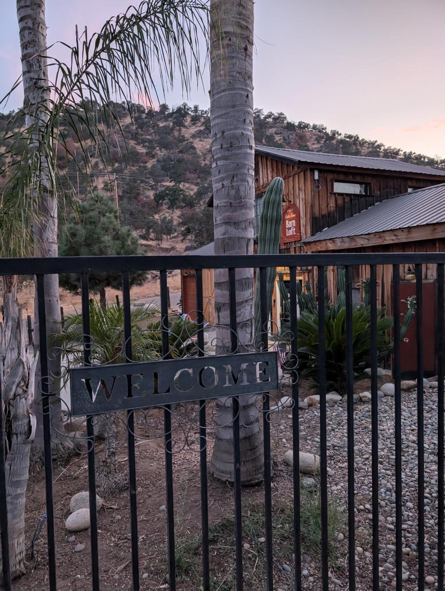 Rustic Rooms Barn Loft Yokuts Valley  Exterior photo